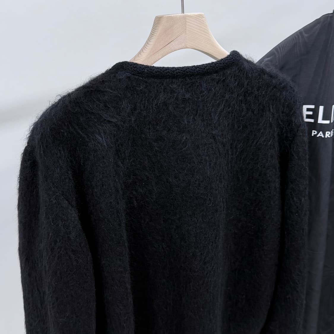[S+급/M] 24SS 셀린느 브러쉬드 모헤어 가디건 블랙 상품이미지5