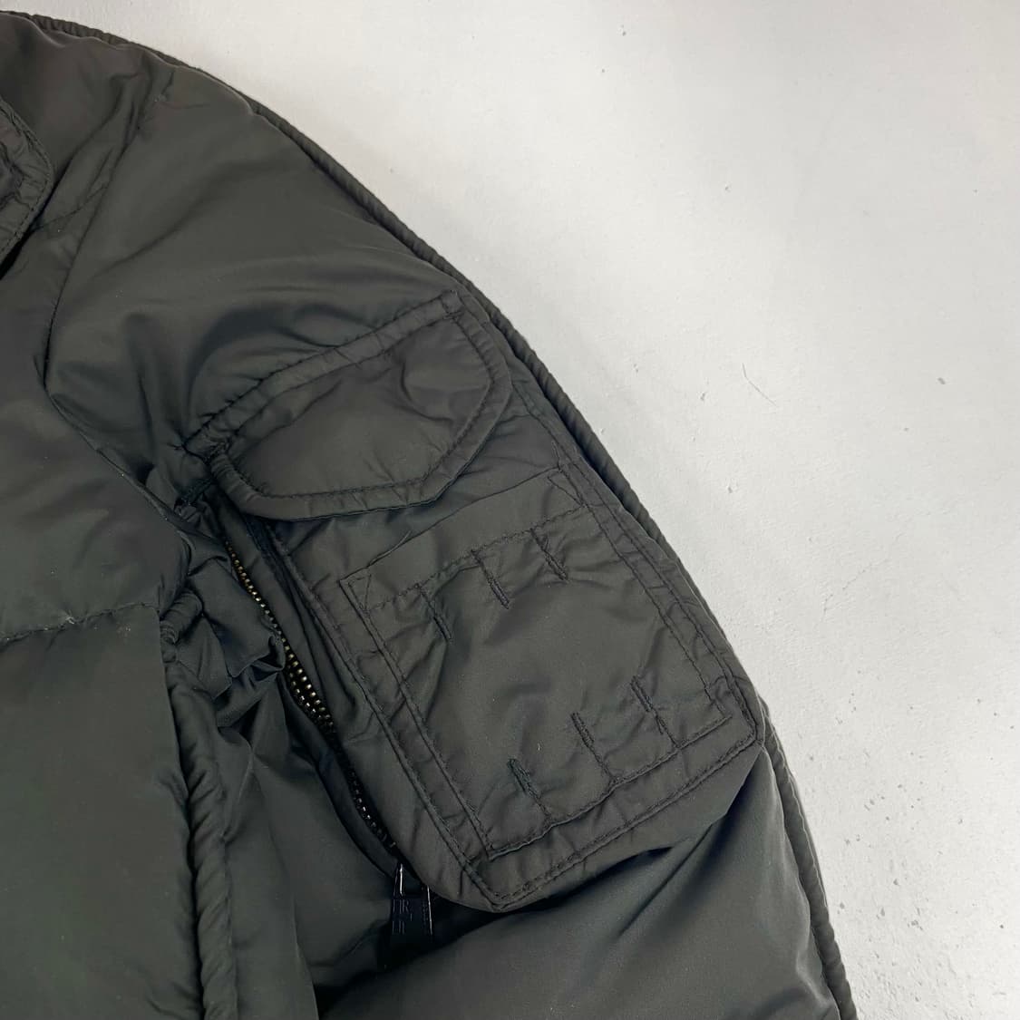 폴로 랄프로렌 포켓 유틸리티 크롭 블랙 푸퍼 다운 숏 패딩 (100) 상품이미지4