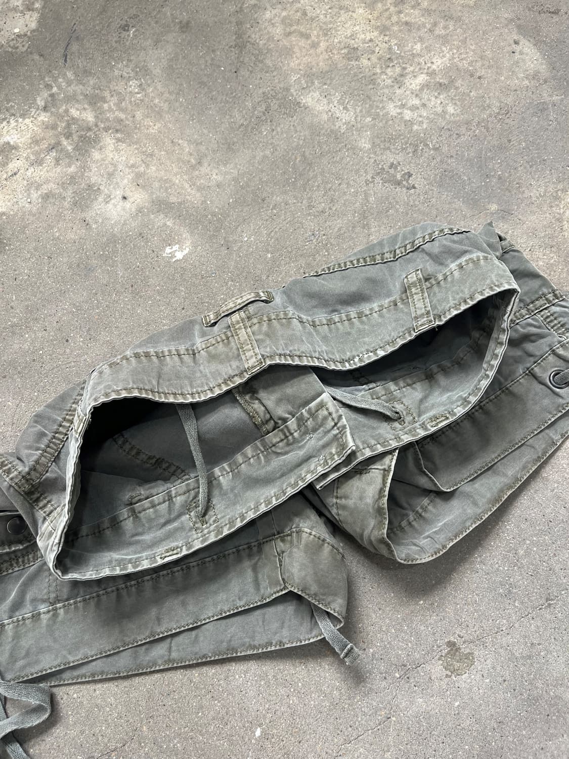 Uniqlo 카키 밀리터리 스트링 숏팬츠 상품이미지3