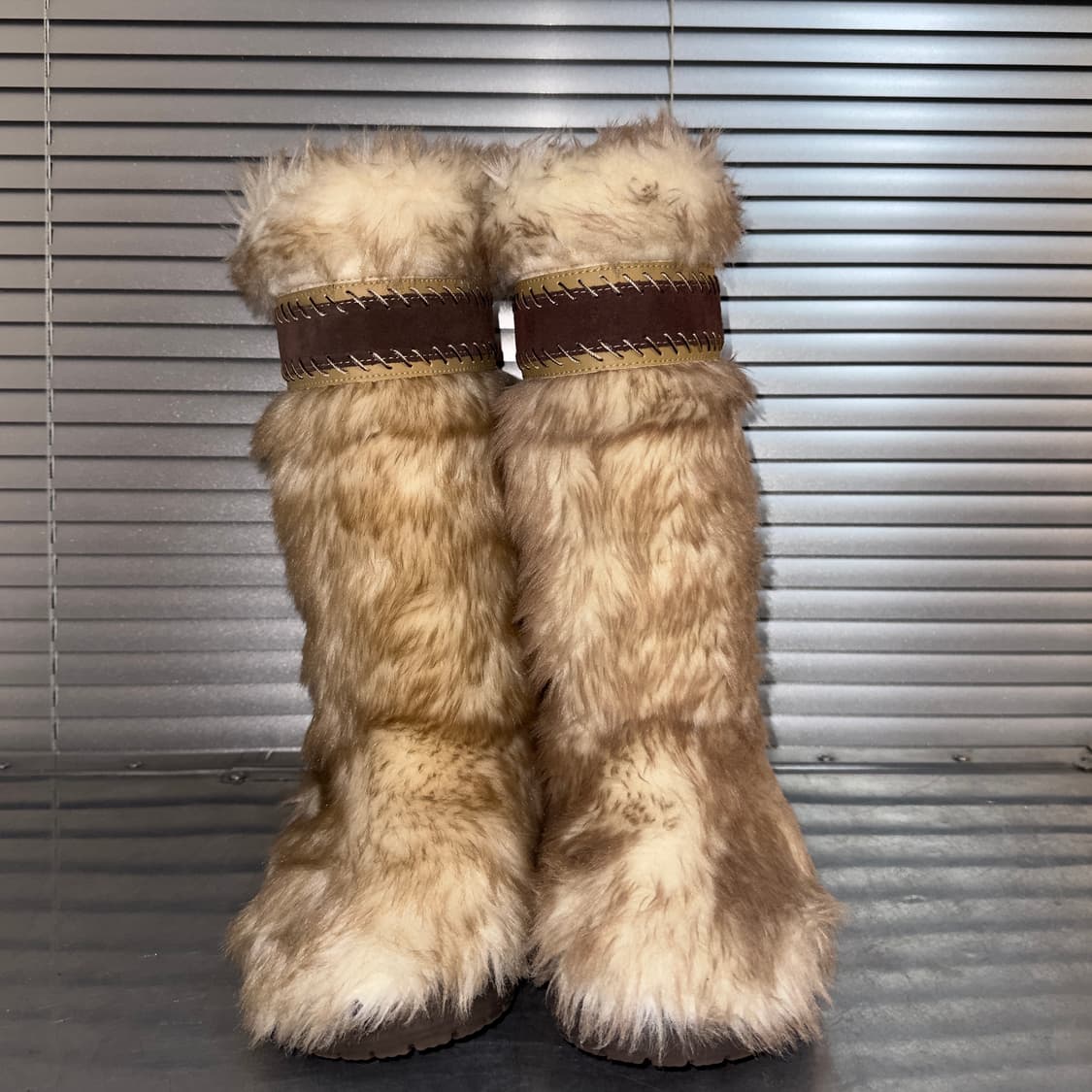 리미티드 에디션 크록스 퍼 네이티브 털 부츠 상품이미지3