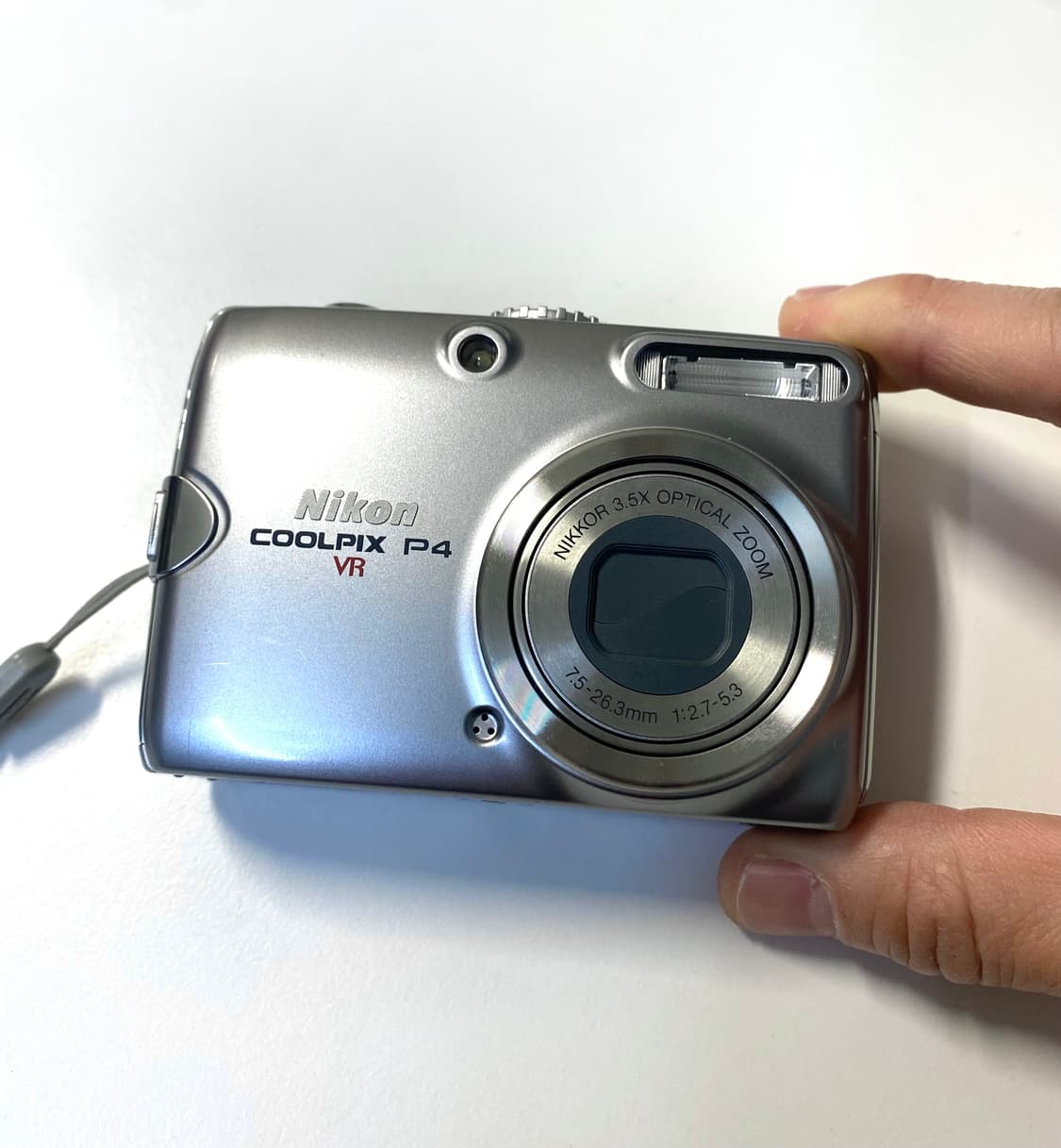 니콘 쿨픽스 P4 디지털 카메라 상품이미지1