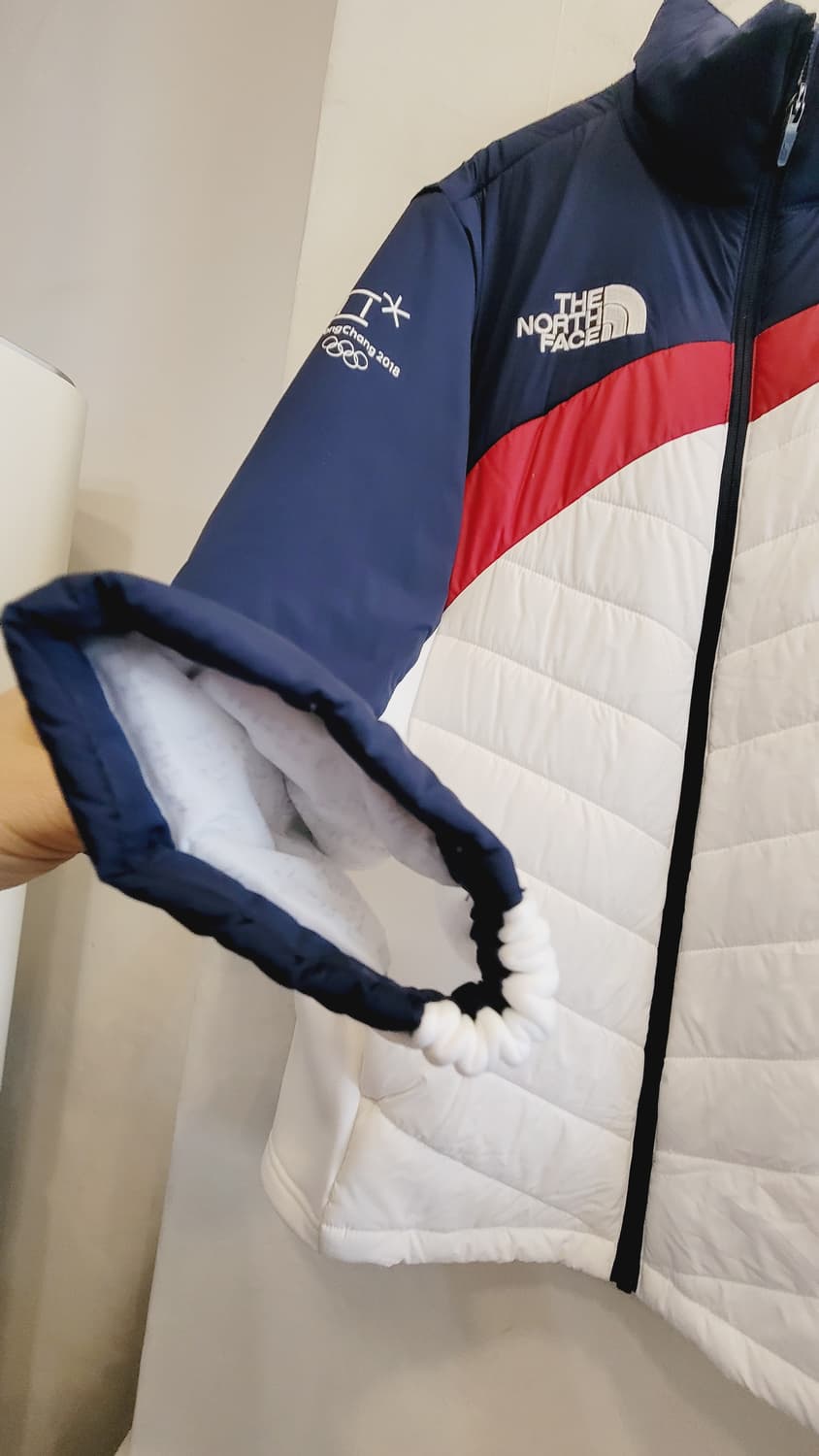 노스페이스. 평창 국대 유니폼 경량패딩 상품이미지3