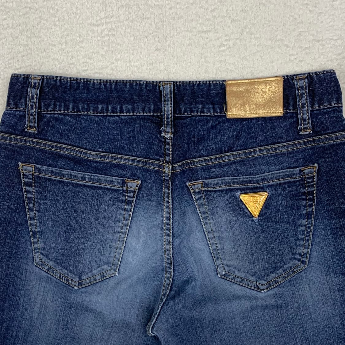 [31] 게스 골드플레이트 테이퍼드핏 데님팬츠 상품이미지2