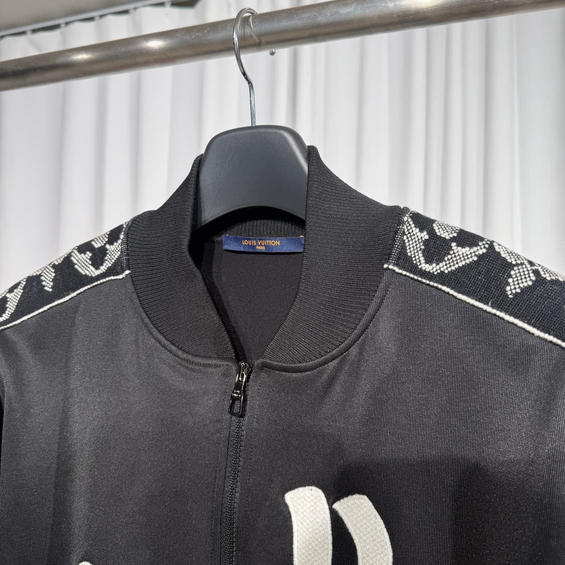 [정품] 루이비통 LV로고 플라워 모노그램 트랙 자켓 상품이미지3