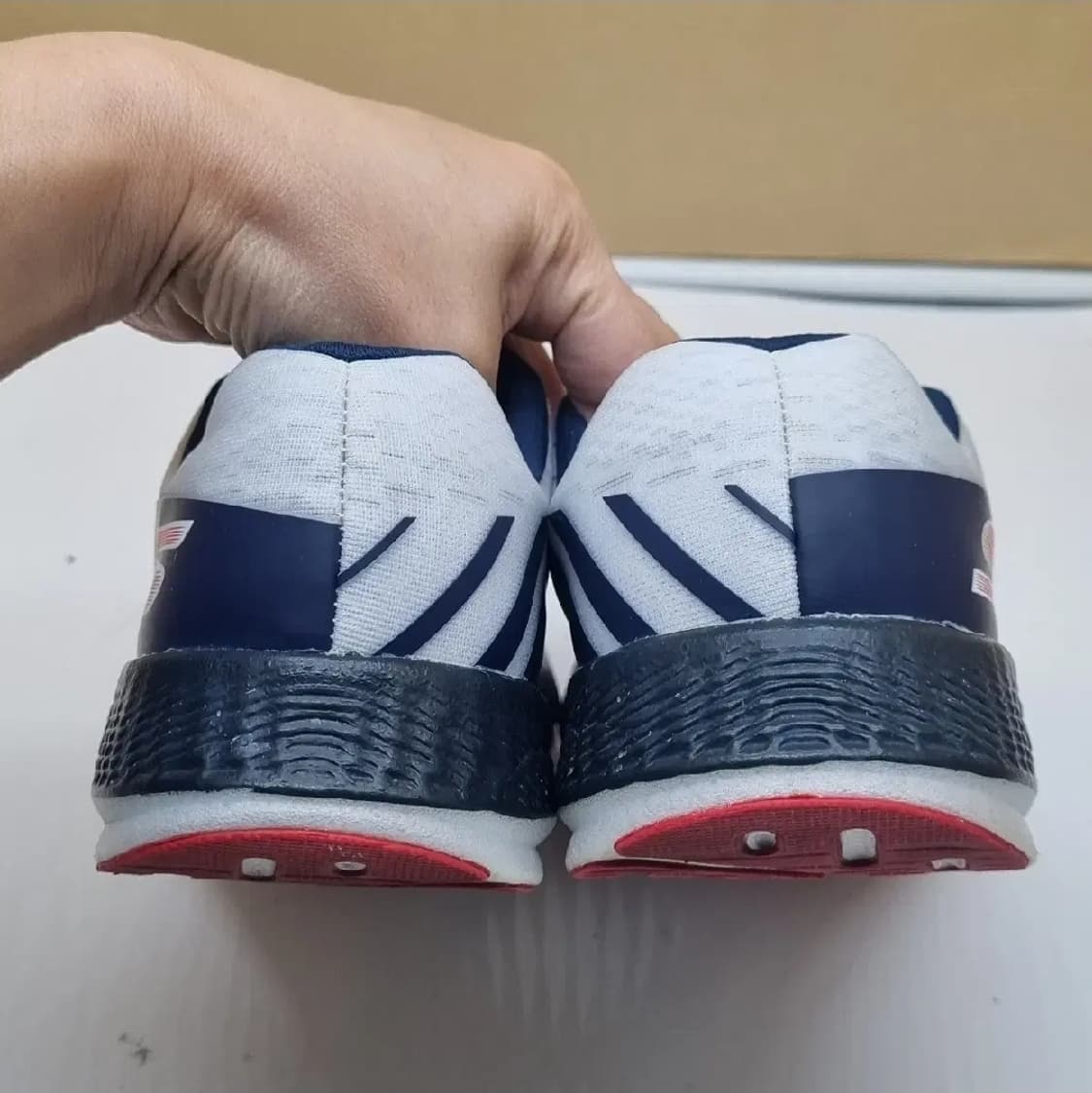 스케쳐스 고런  레이저3 스피드 런닝화 260. 상품이미지4