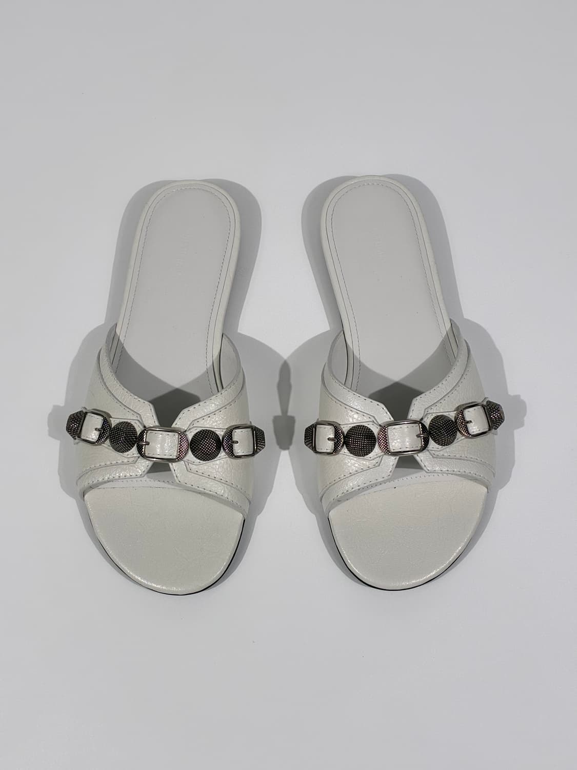 발렌시아가 카골 레더 플랫 샌들 뮬 화이트 상품이미지1