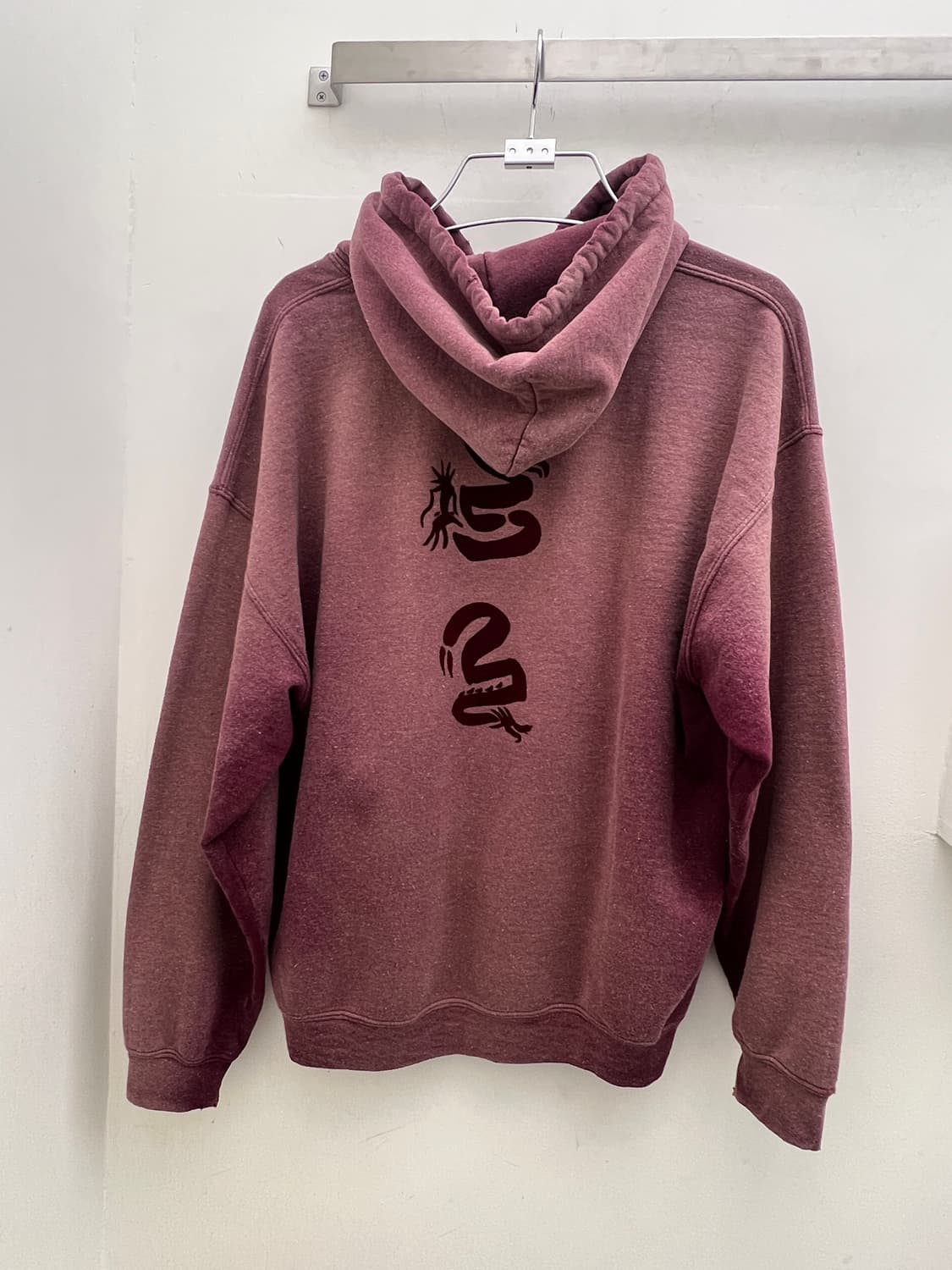 Sasquatchfabrix 이스트엔드 드래곤 폰트 후드 마룬 페이드 상품이미지4