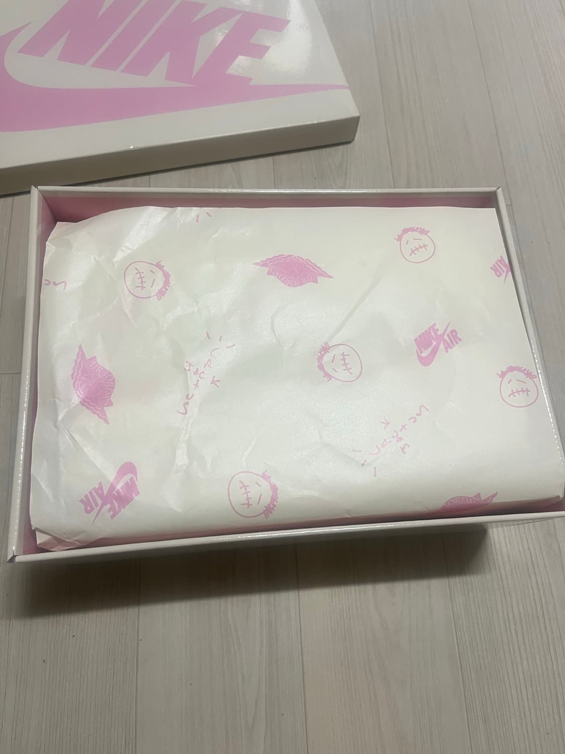 나이키 트레비스 스캇 트로피칼핑크 상품이미지5