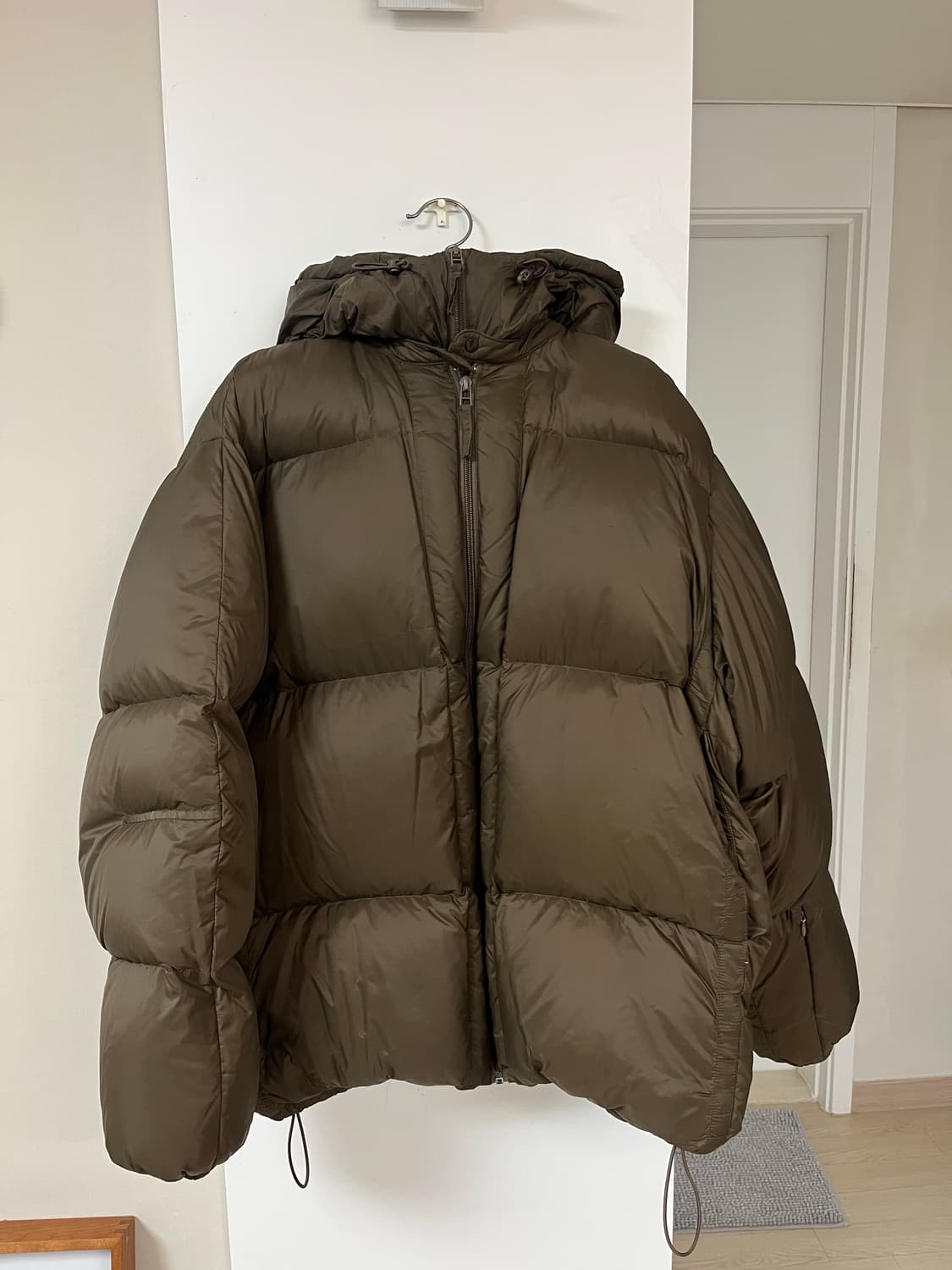 누마레 EE etiquettevide 레귤러 패딩 상품이미지1