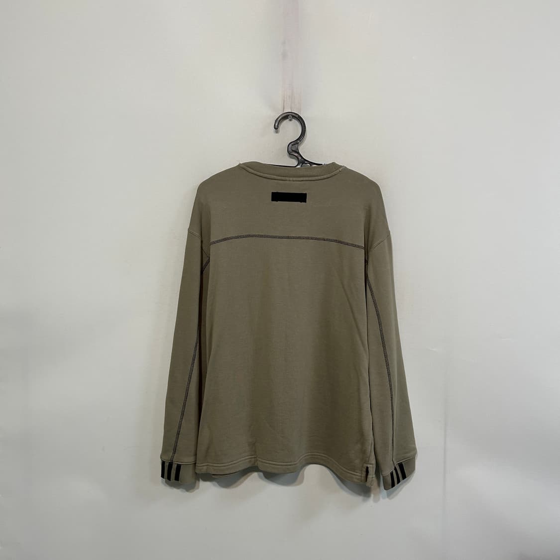 아디다스 포켓 맨투맨  L 상품이미지3