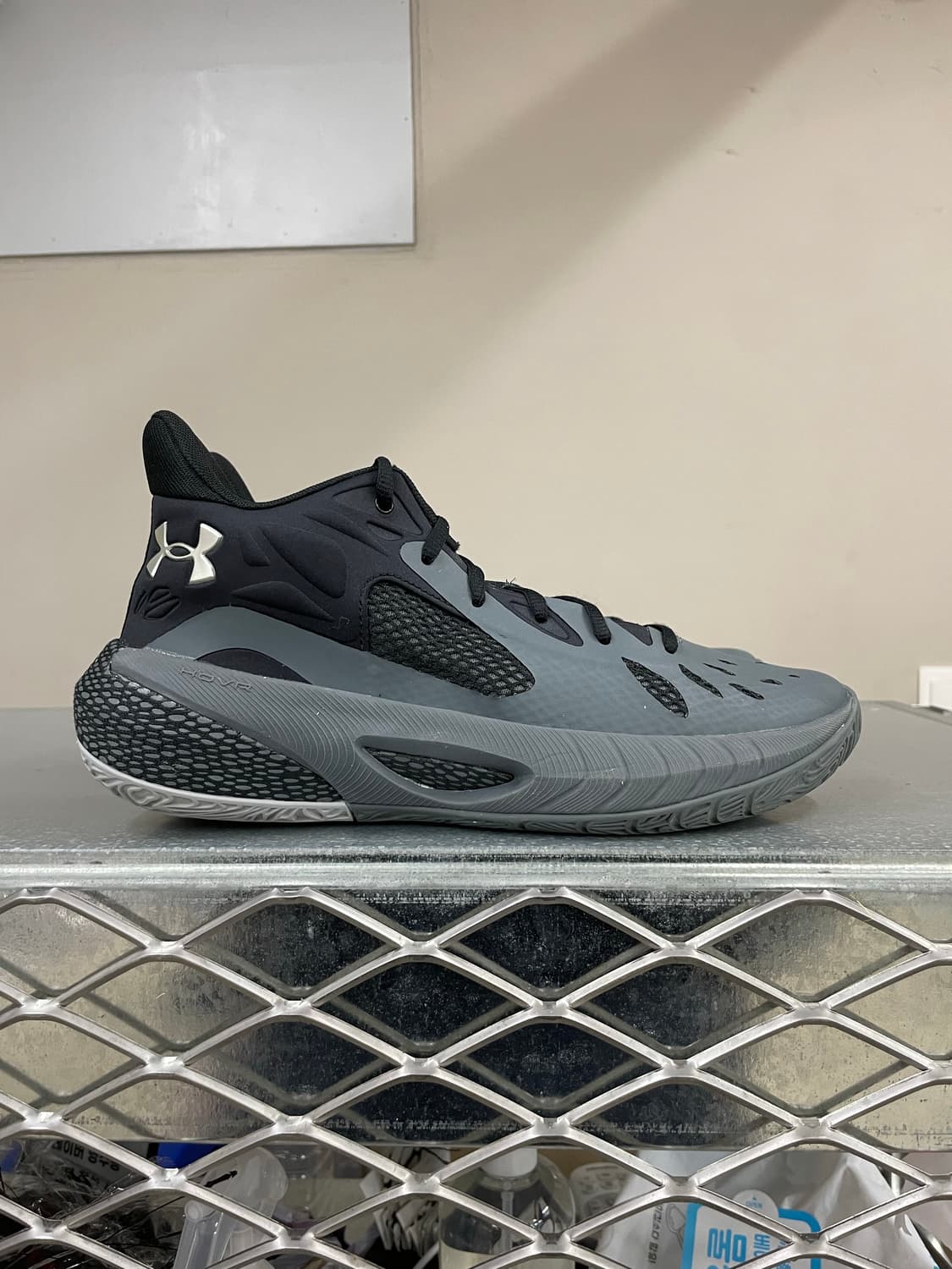 언더아머 하복 3 그레이 메탈릭 실버 265 상품이미지4