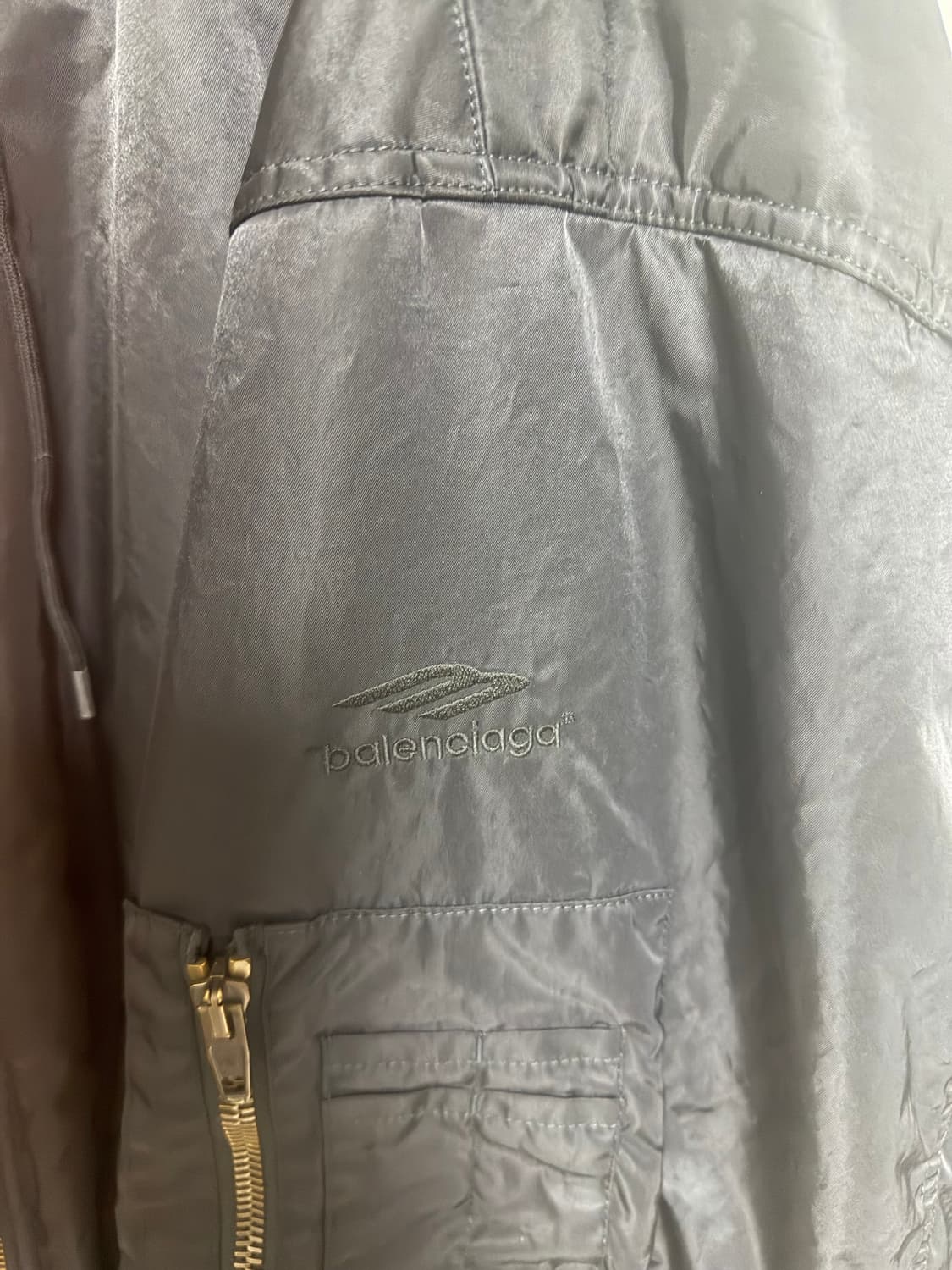 발렌시아가 3b봄버 2사이즈 판매합니다. 상품이미지2