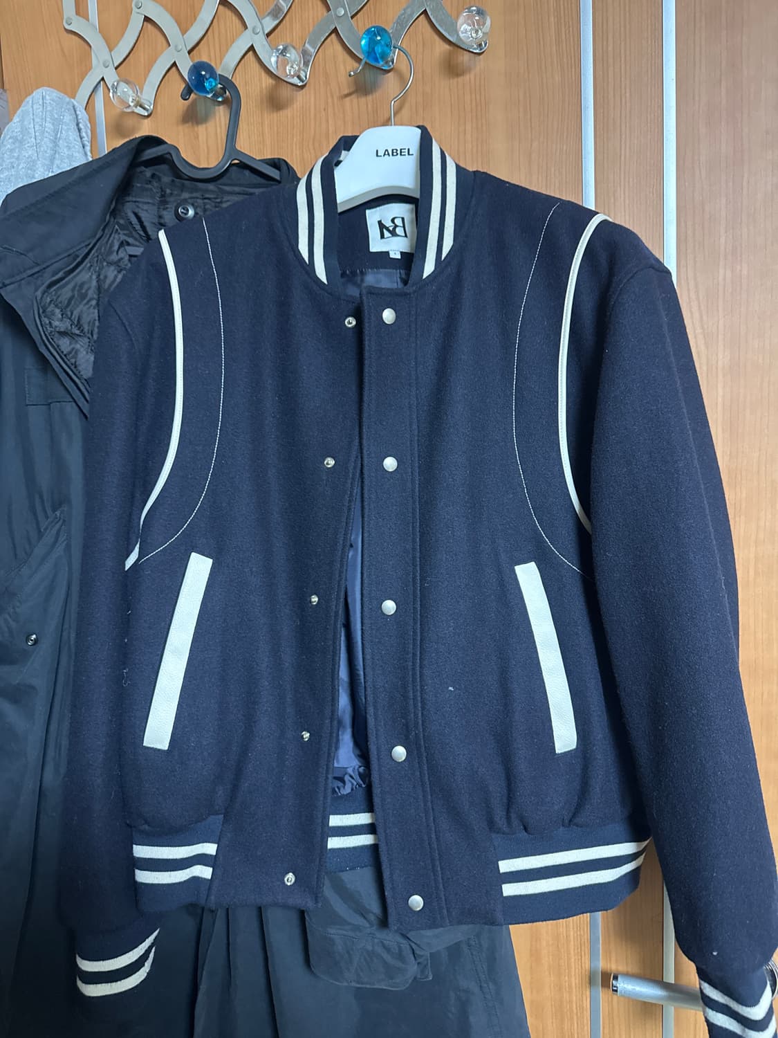라벨아카이브 바시티 자켓 네이비 상품이미지5