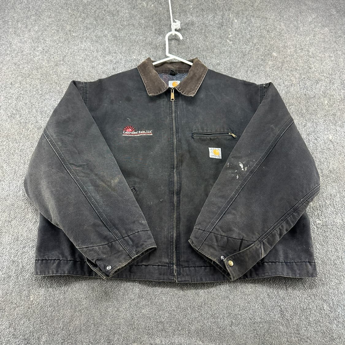 칼하트 J01 디트로이트 컨트롤드 레인 엘엘씨 커스텀 자켓 블랙 상품이미지1