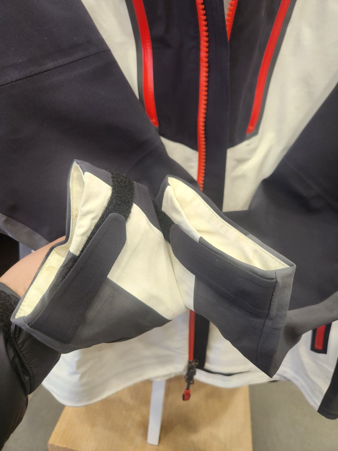 마운틴하드웨어 방수 등산 자켓 / 고어텍스급 기능성마운틴하드웨어 기능성  상품이미지9