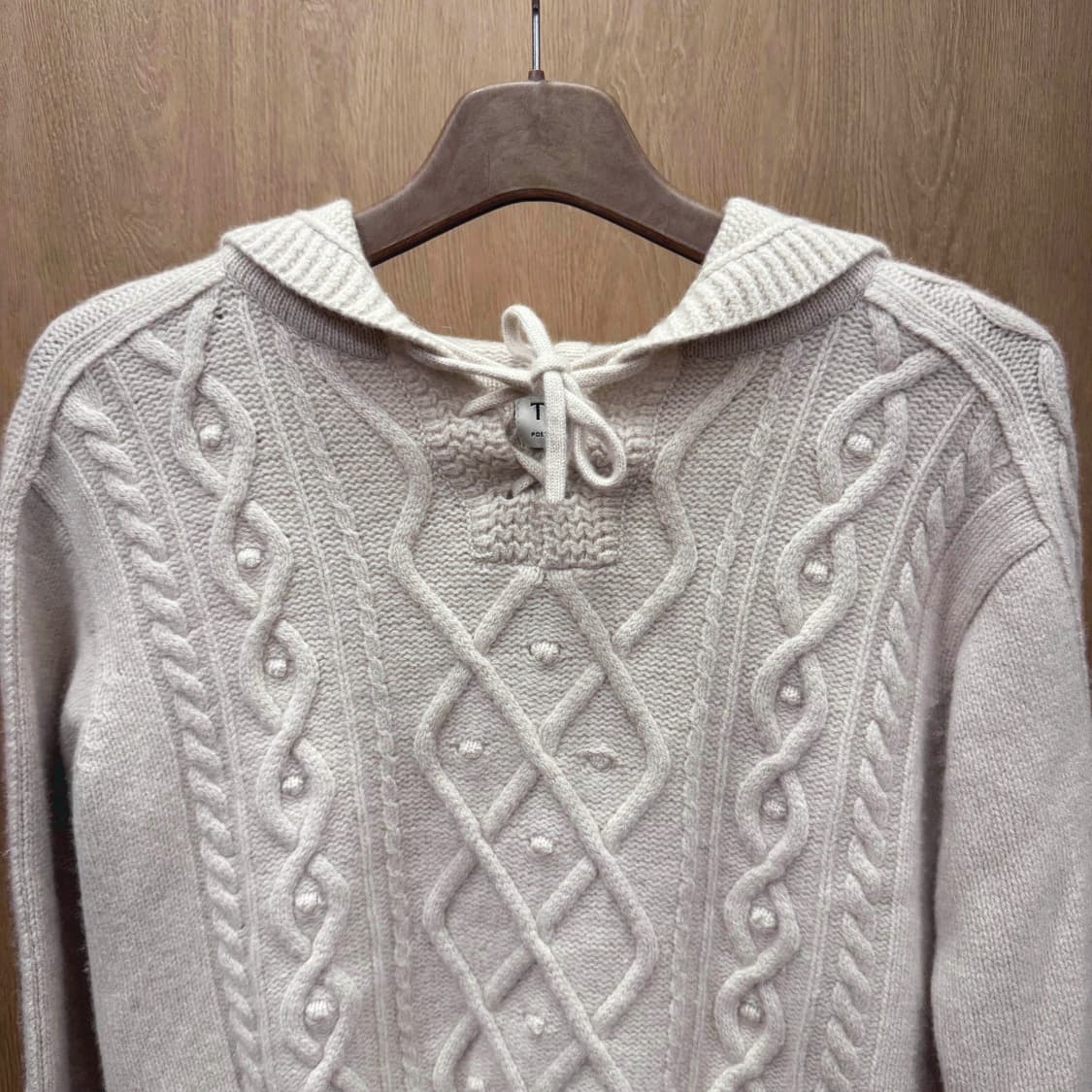 타임 케이블 니트 후드 리본 스트링 넥 디테일 크롭 연핑크 상품이미지4