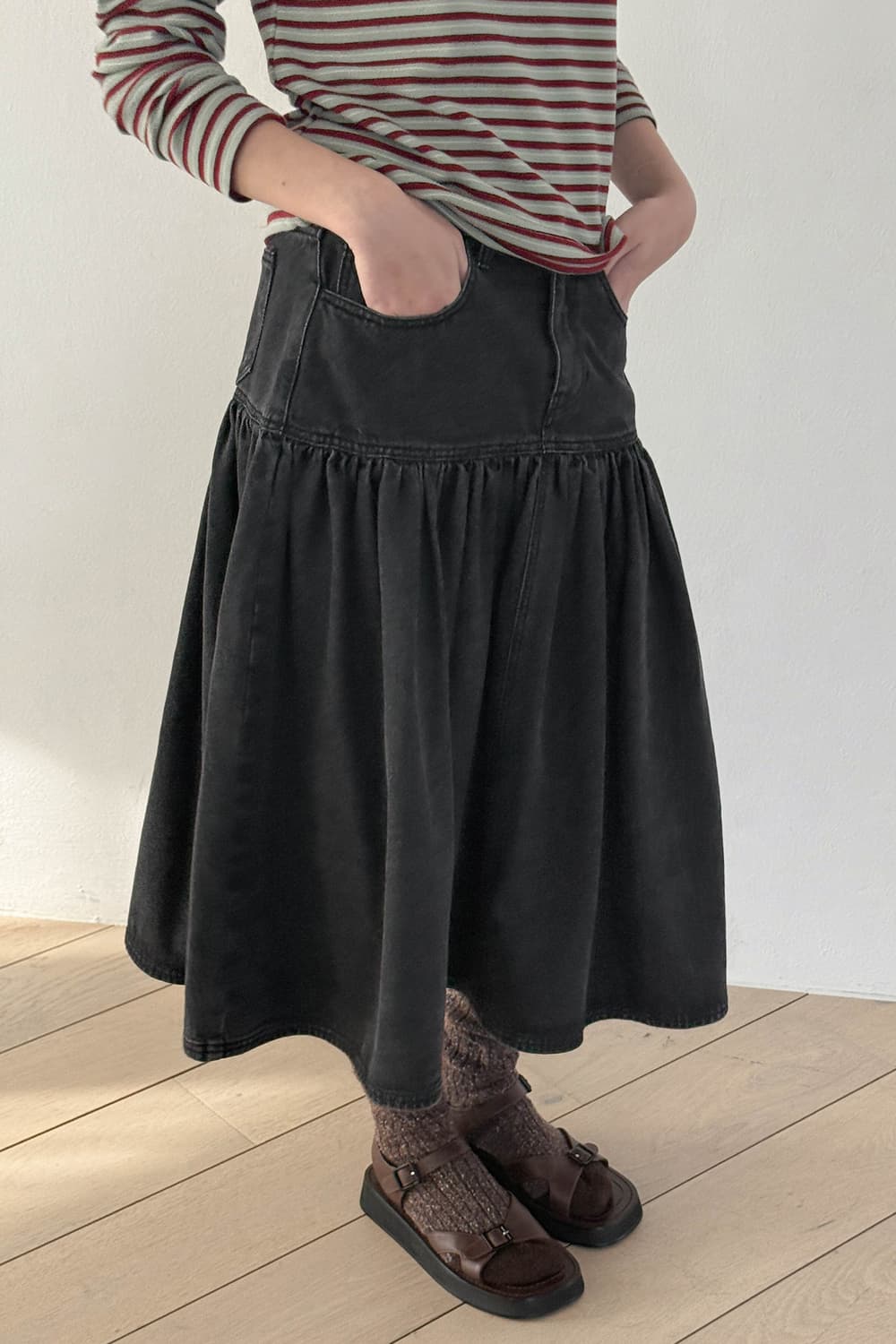 시눈 플레어 데님 스커트 블랙 상품이미지4