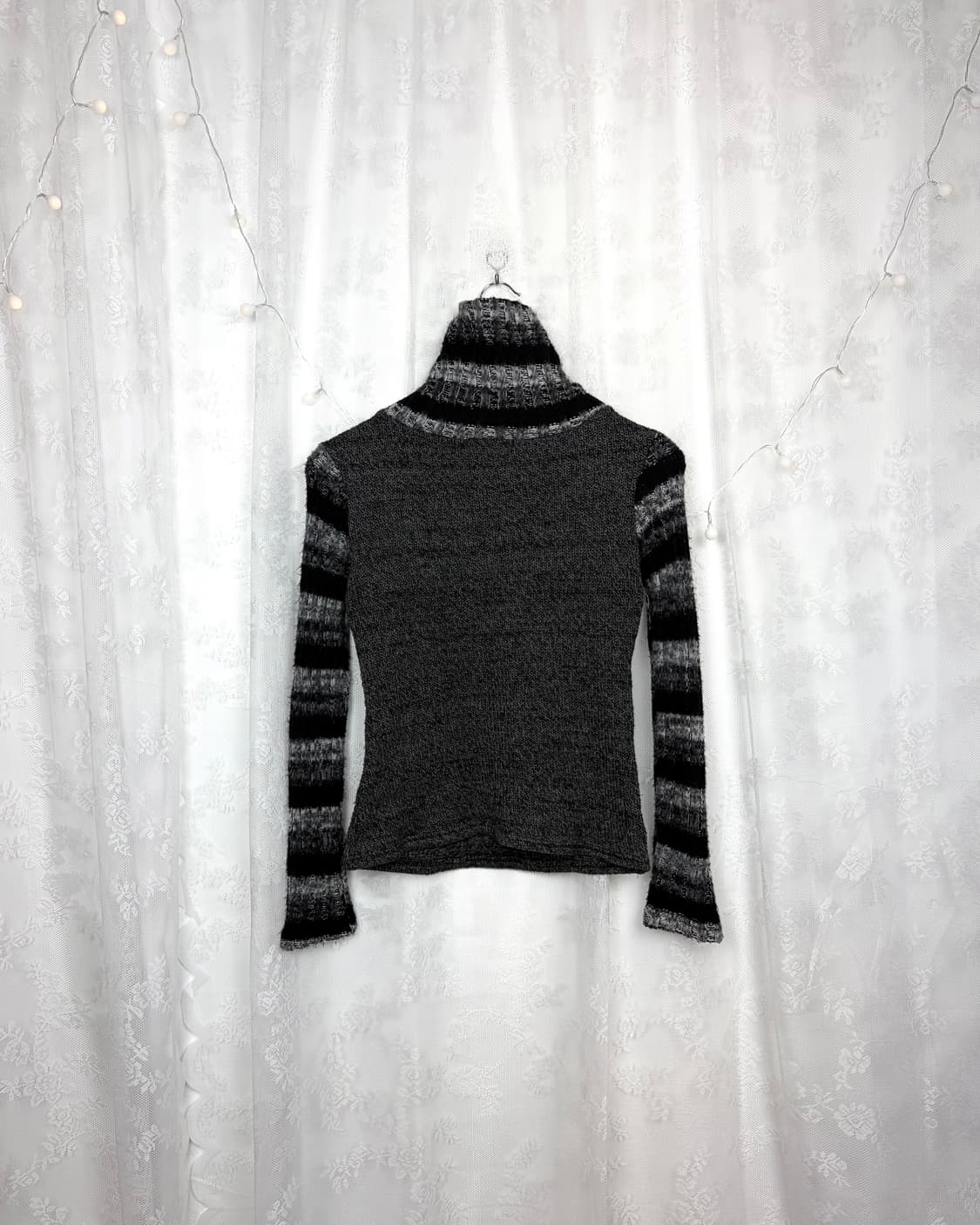 Beaded stripe turtleneck knit top 상품이미지5
