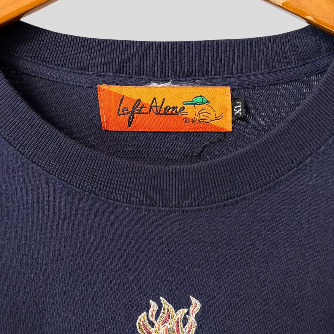 (XL)Left Alone 일러스트 자수 긴팔 티셔츠 상품이미지3