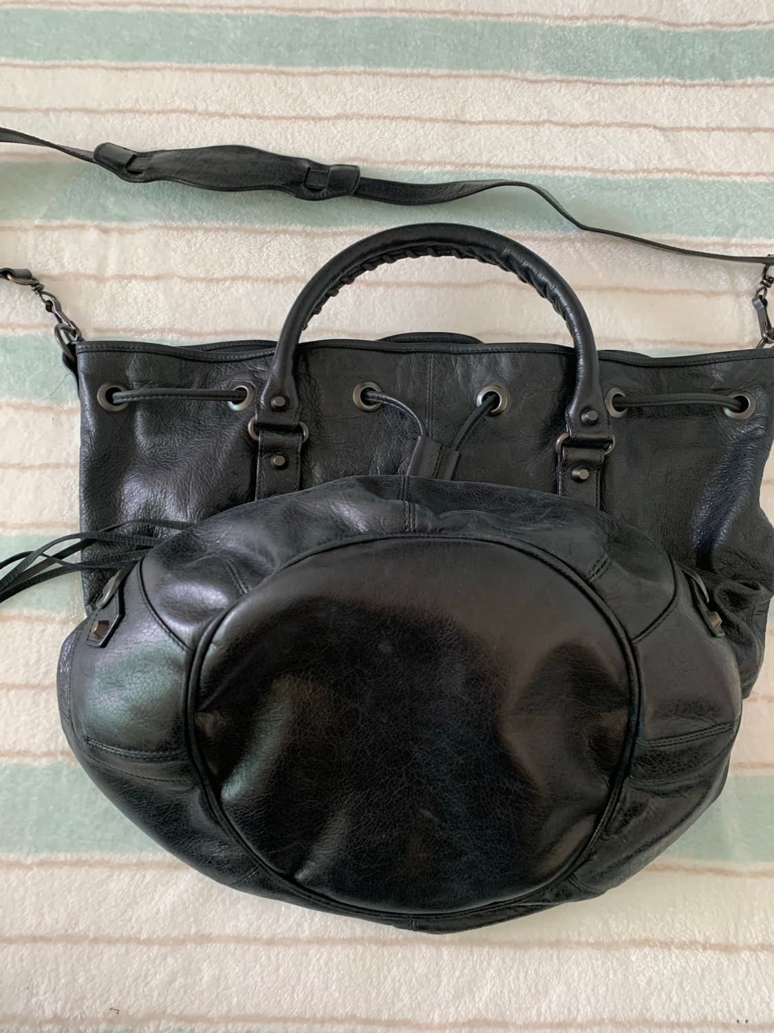 발렌시아가 모터백 블랙 상품이미지5