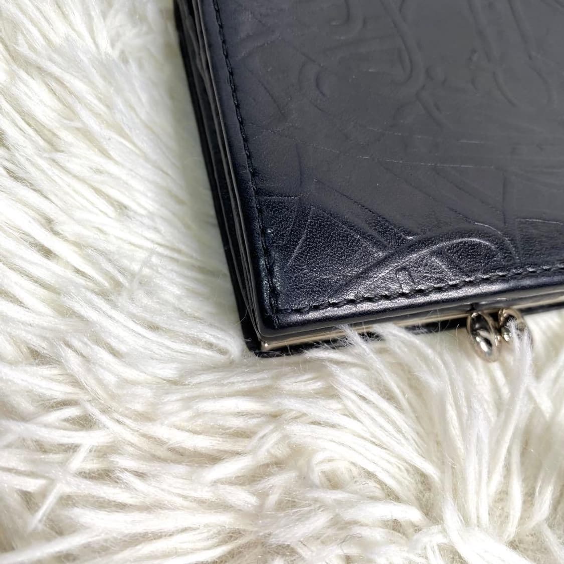 비비안 웨스트우드 가죽 엠보싱 패턴 지갑 상품이미지6