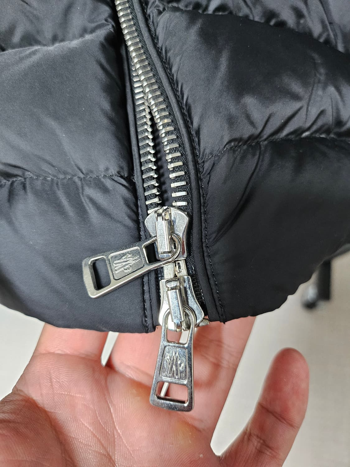 24FW 몽클레어 아미오 패딩 블랙 3사이즈  상품이미지5