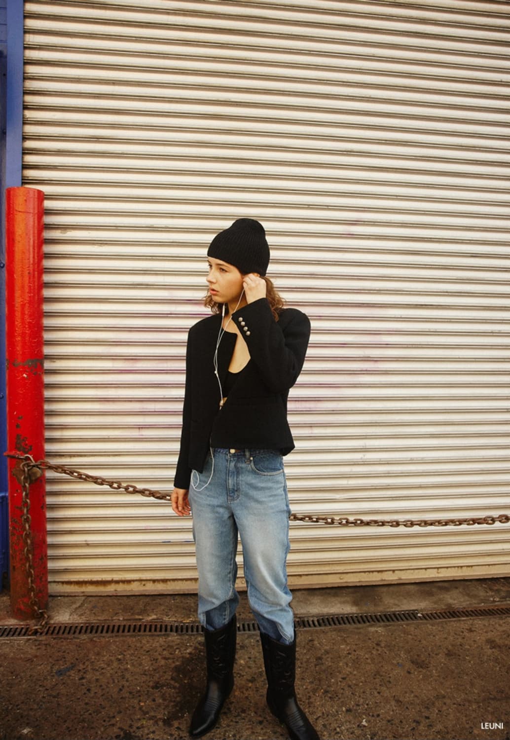 LEUNI
Diagonal Cut Straight Jeans 상품이미지1