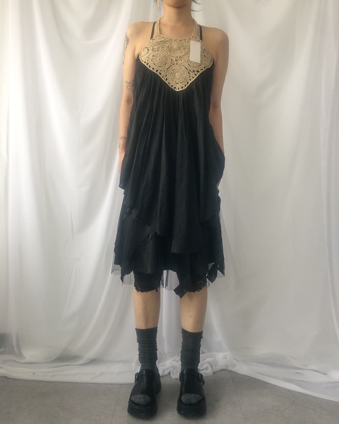 Crochet point tied holter neck top 상품이미지1