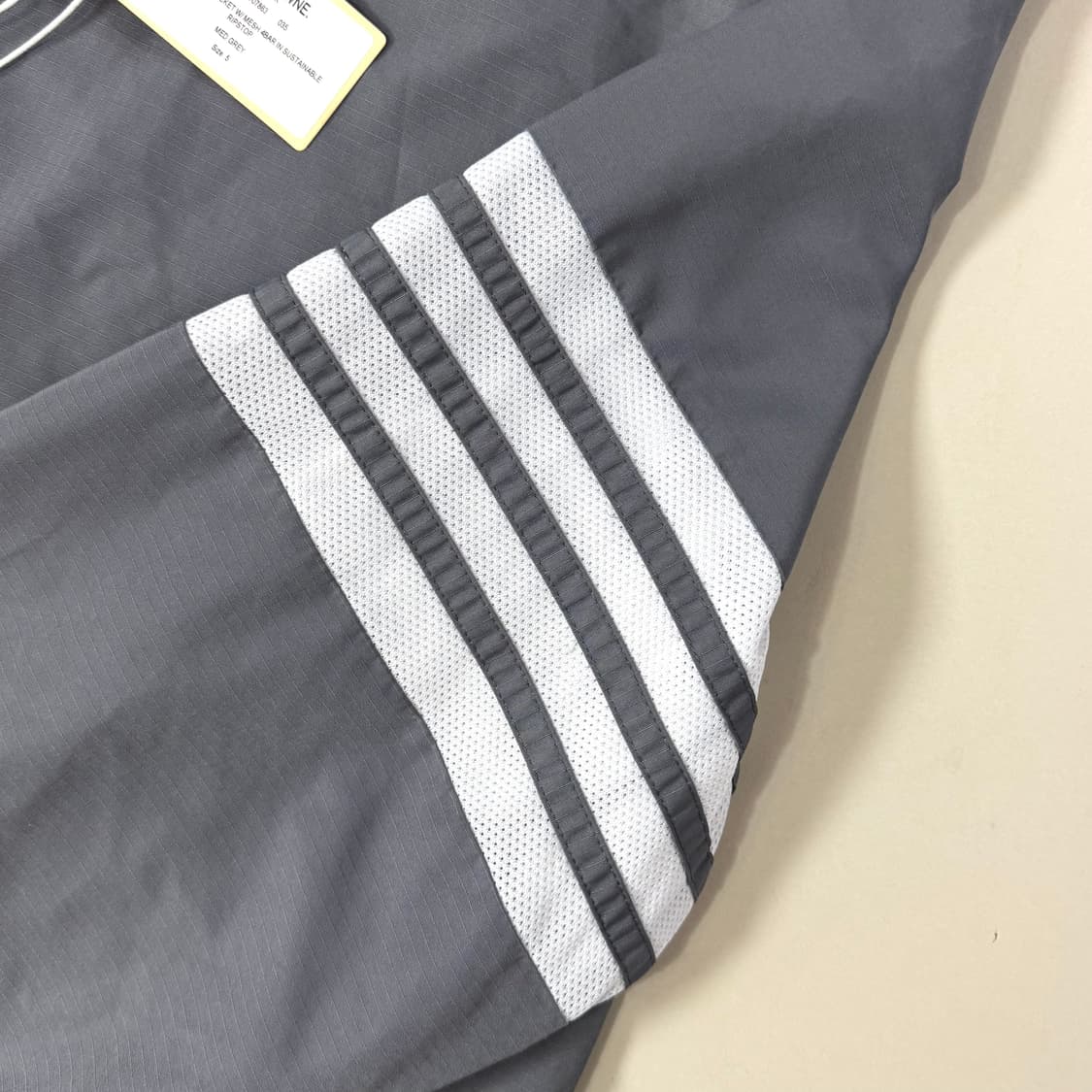 [5/당일출고]톰브라운 사선완장 립스탑 바람막이 상품이미지4