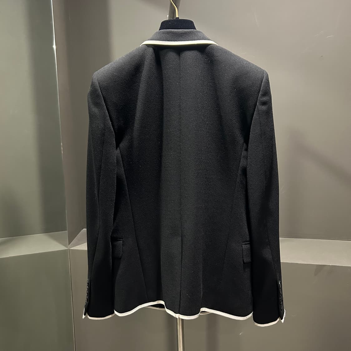 생로랑 화이트 파이핑 블레이저 상품이미지4