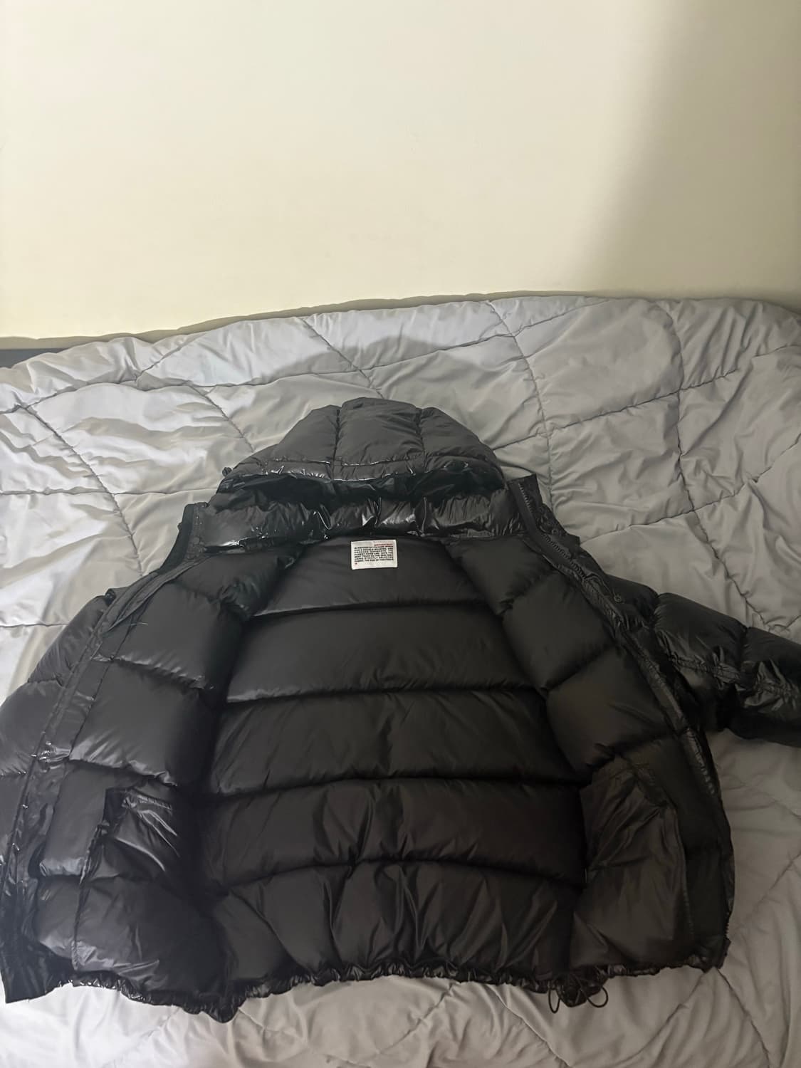 Birthdaysuit 유광 블랙 패딩(M) 판매합니다 상품이미지2