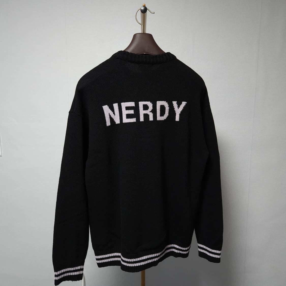 L ) 널디 백로고 크루넥 니트 상품이미지6