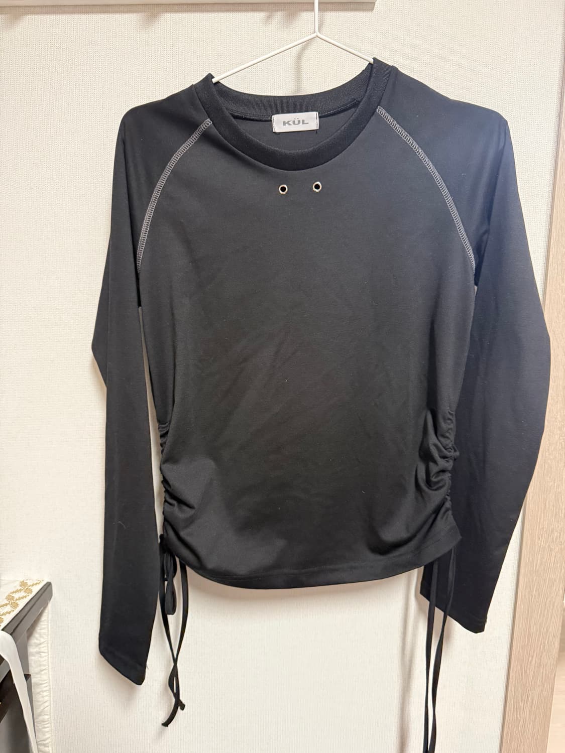 Kuel 큘 펀치드 셔링 롱 슬리브 블랙 상품이미지2