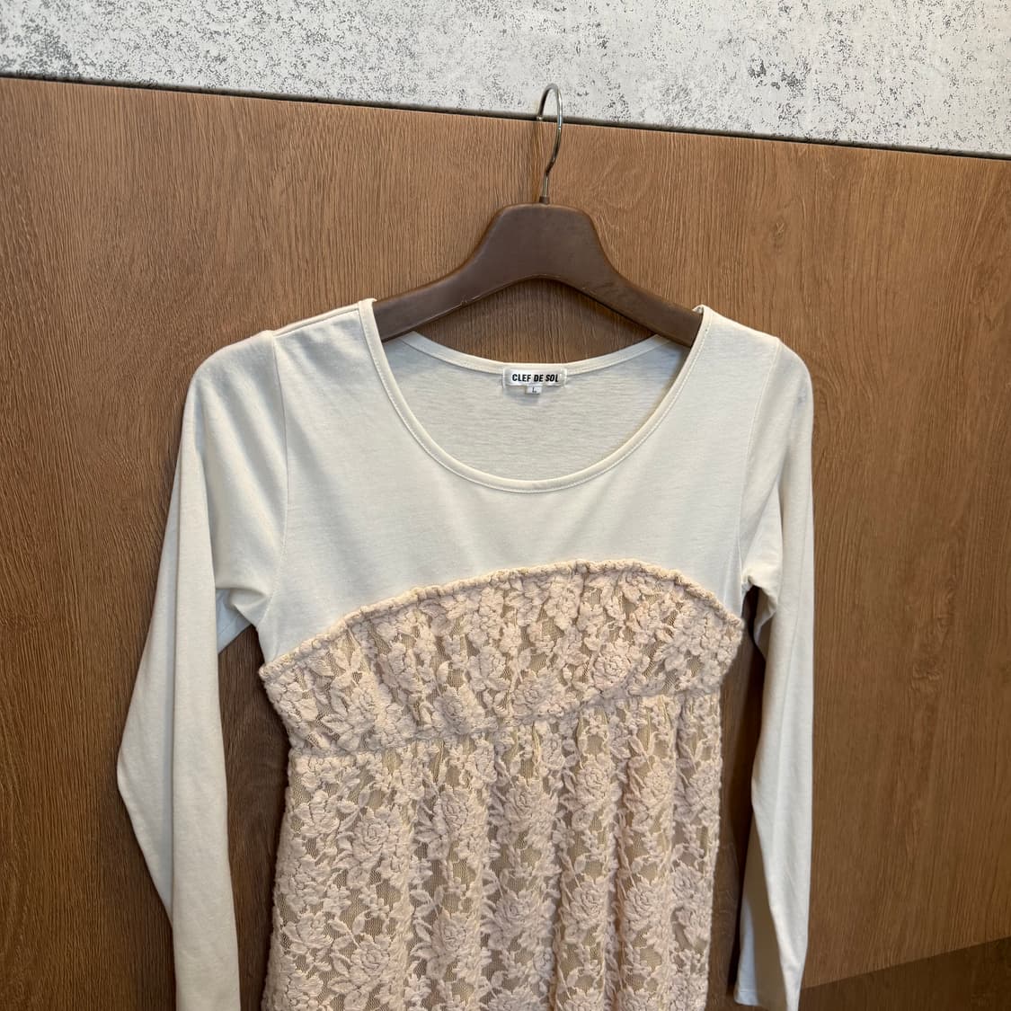 빈티지 라운드넥 티셔츠 플라워 패턴 레이스 배색 디테일 아이보리 상품이미지3