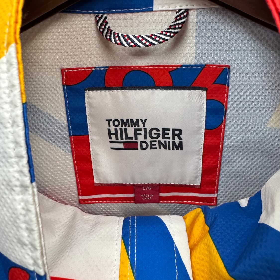 타미힐피거 데님 바람막이 레트로 그래픽 포인트 헤리티지 컬러 배색 상품이미지5