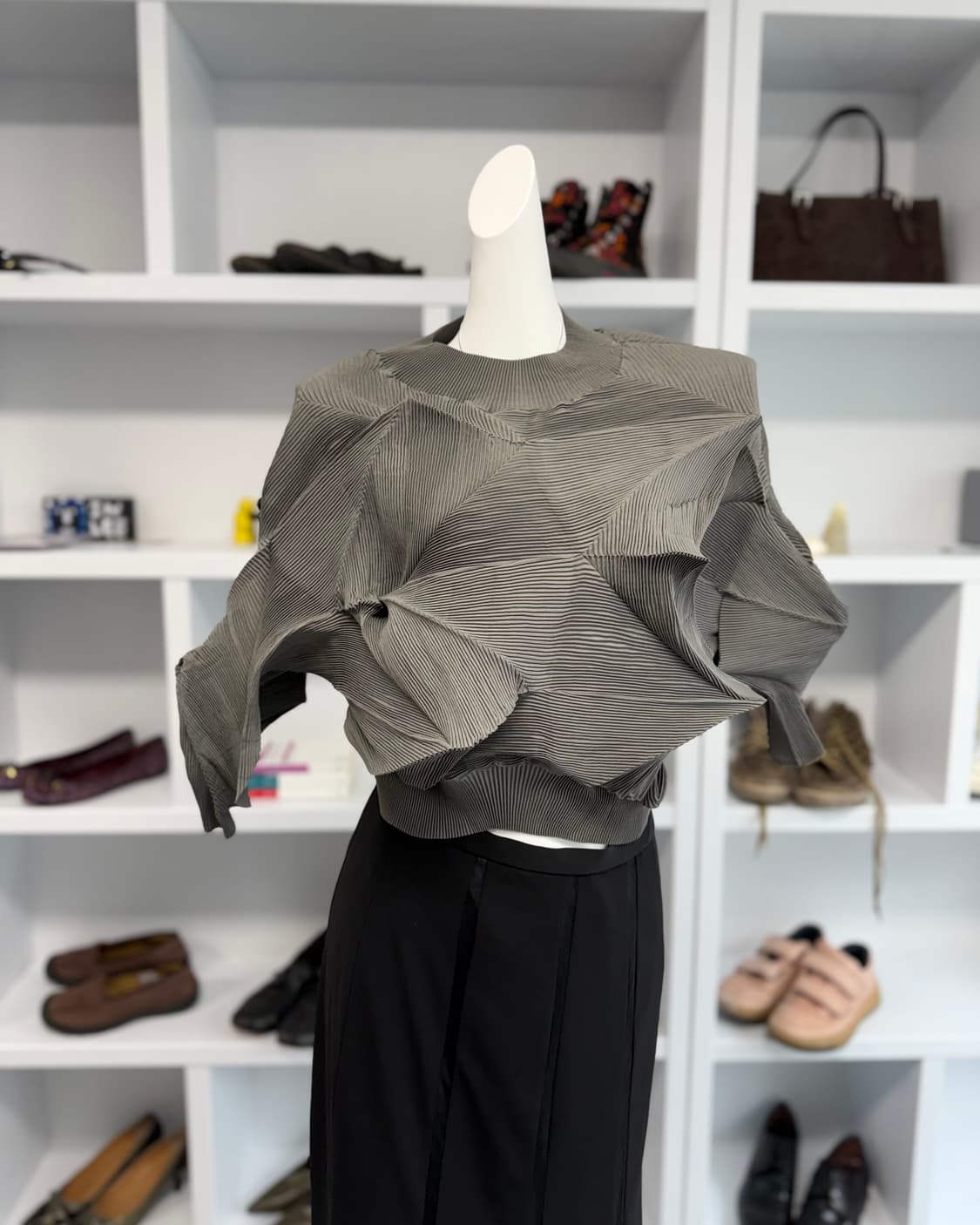 아방가르드 플리츠 탑 상품이미지1