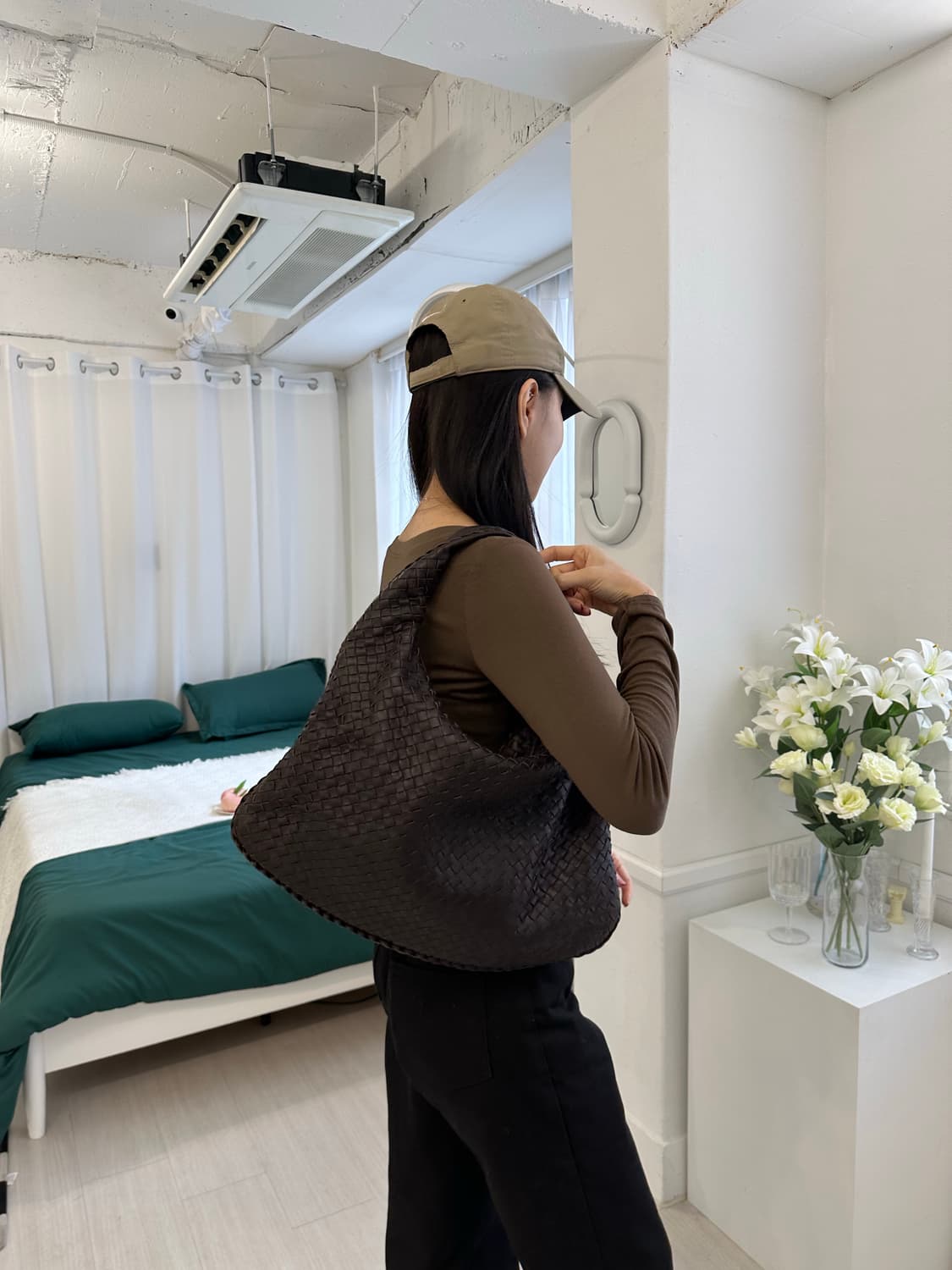 [A 정품] 보테가베네타 호보백 미디움 다크브라운 상품이미지9