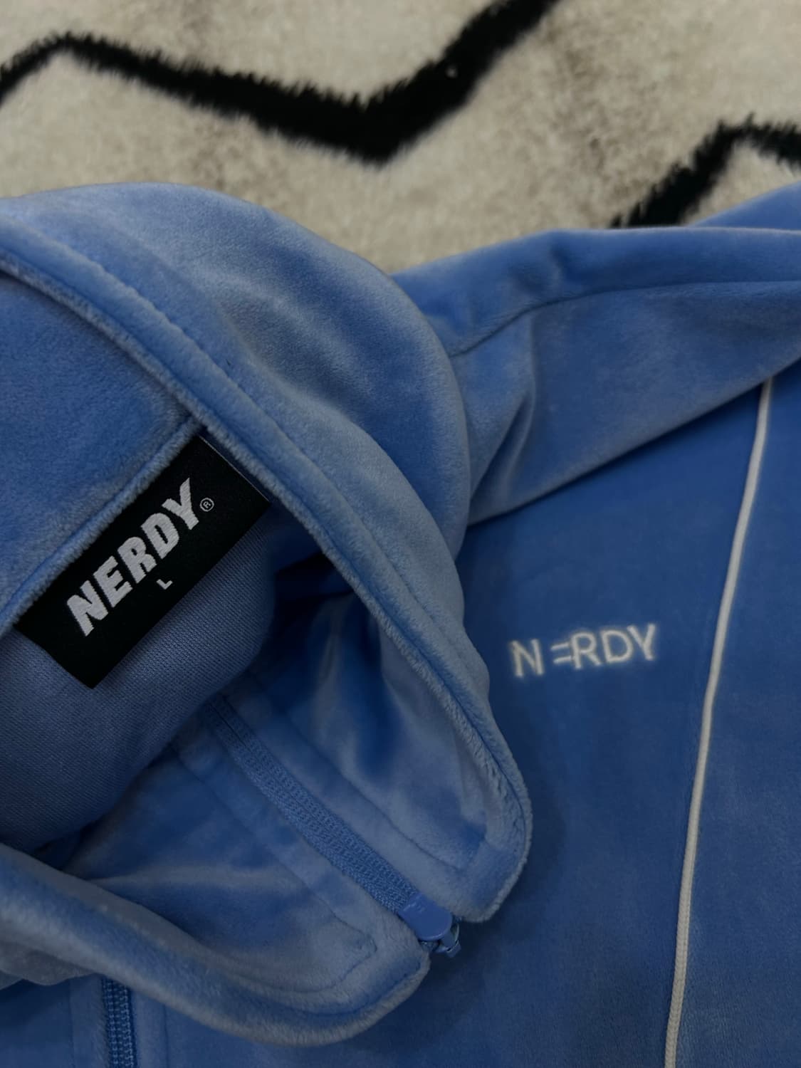 [L]널디 오버핏 파이핑 벨루어 트랙탑/스카이블루 상품이미지5