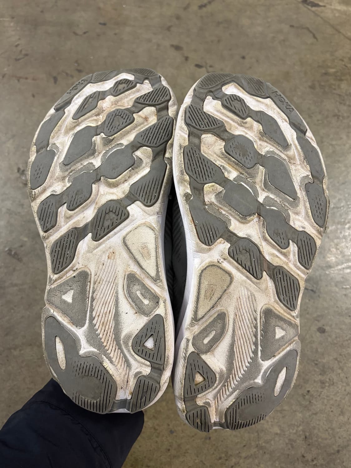 호카 클리프톤 9 회색 런닝화 260mm 상품이미지8