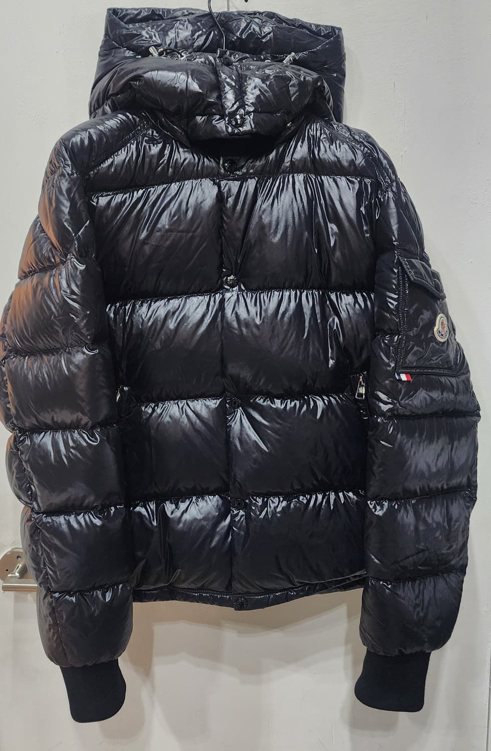 몽클레어 남성 후드 숏패딩 4사이즈 유광블랙 한글택! 상품이미지1