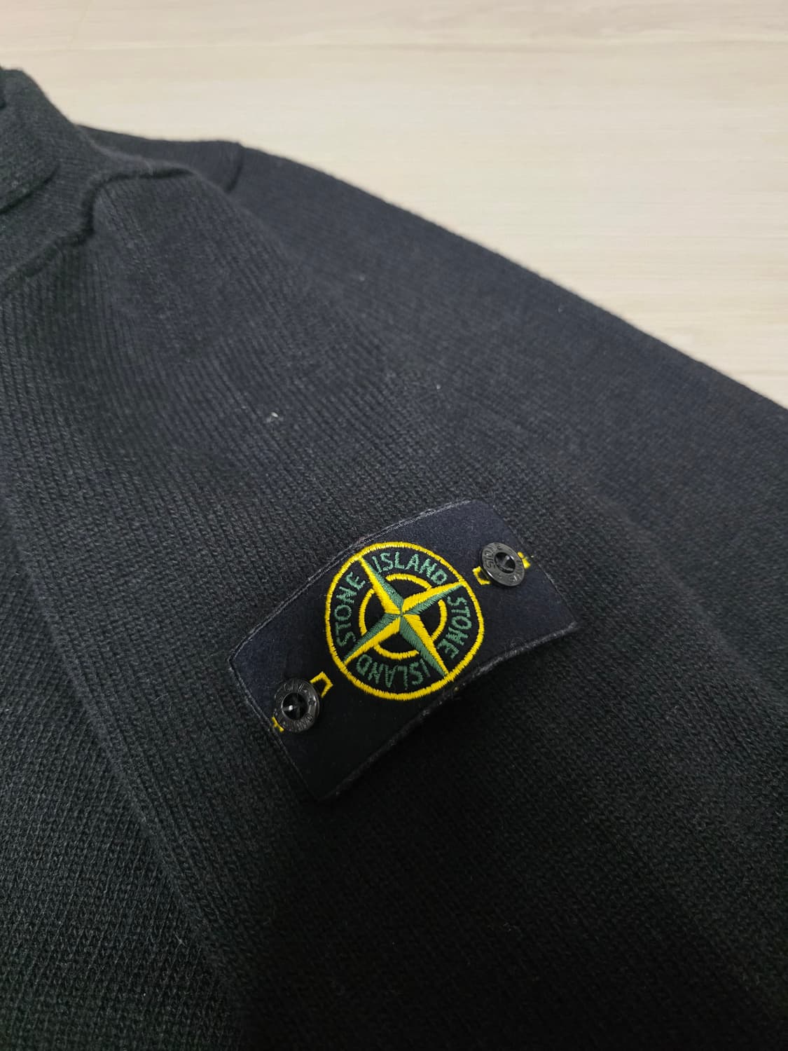 스톤아일랜드 램스울 508A3 크루넥 니트 블랙L 팝니다. 상품이미지1