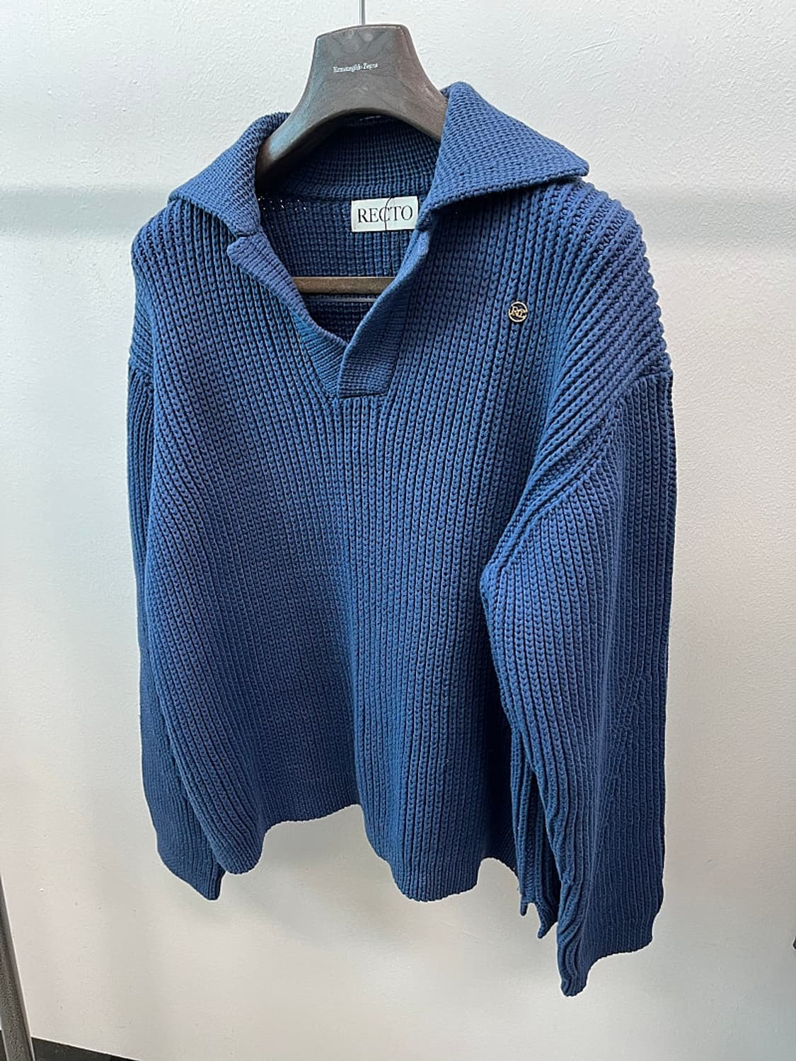105) 렉토 오픈카라 니트 스웨터  상품이미지2