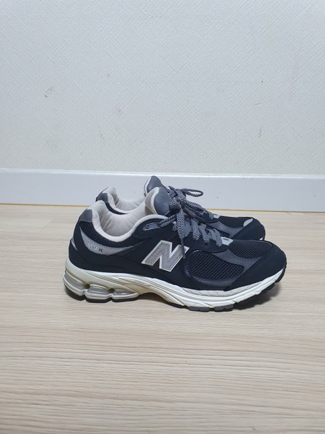 뉴발란스 2002R 운동화 245 상품이미지1