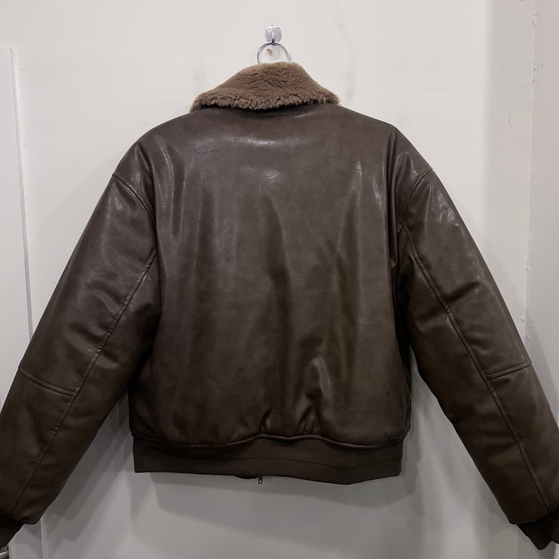 핸드메이드 에코레더 양털카라 누빔 레더 봄버자켓 상품이미지5