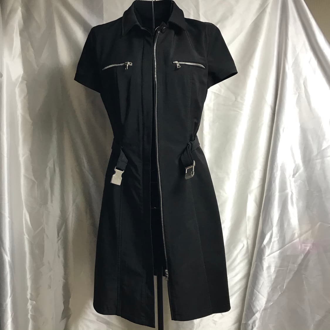 프라다 나일론 벨트 로고 원피스 상품이미지1