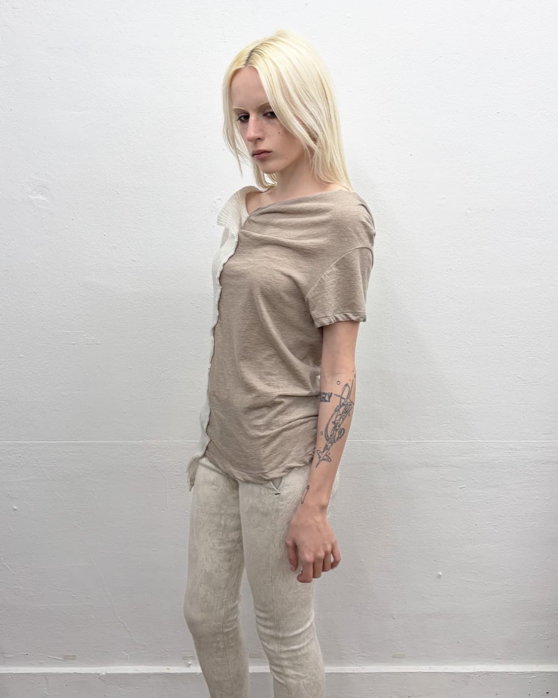 와이즈 비대칭 하프 니트 탑 상품이미지3