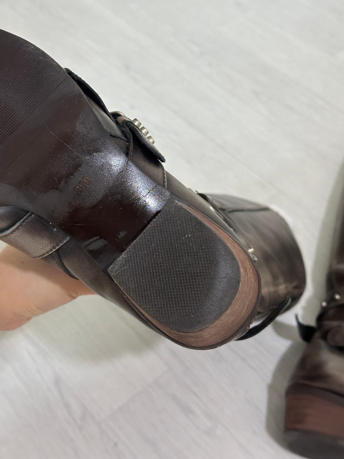 러프넥 카니아 250 브라운 상품이미지8