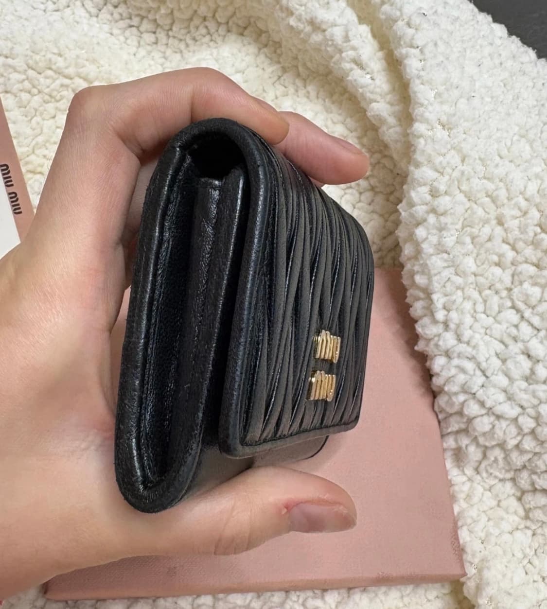 정품) 미우미우 마테라쎄 반지갑 블랙 상품이미지5