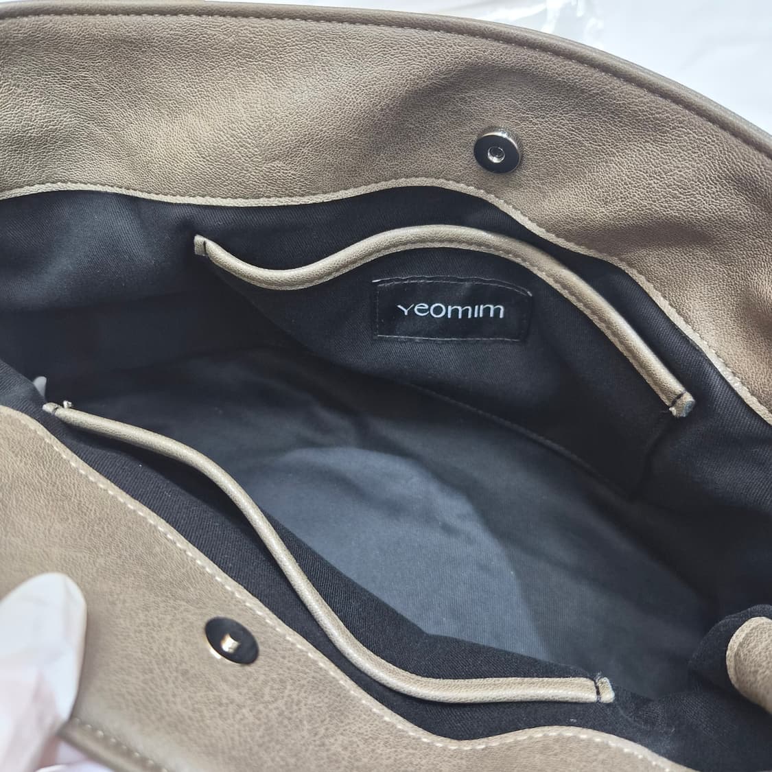 (새상품) 여밈 미디움 타운 벨트백(짙은회갈색) 상품이미지8