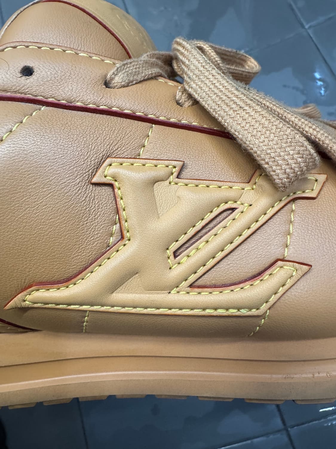 Louis Vuitton 루이비통 LV 버터소프트 로고 레더 코르테즈 상품이미지5